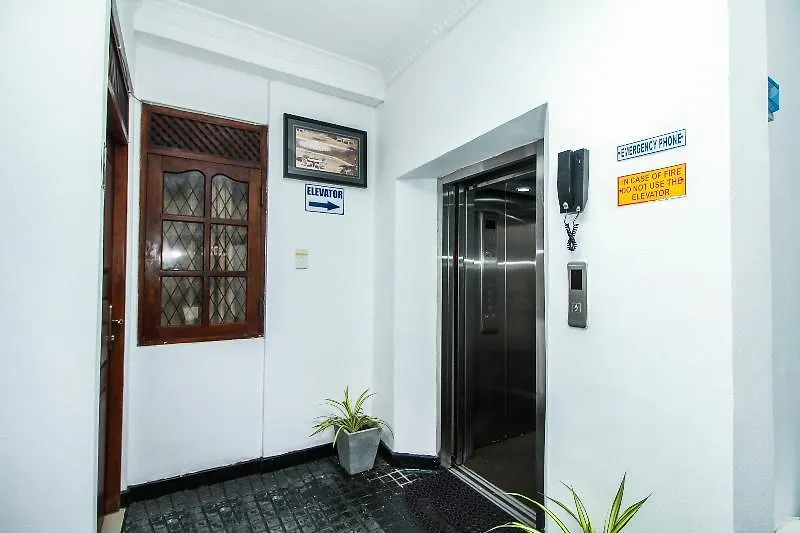 Oyo 293 Akara Suitesand Apartments Colombo