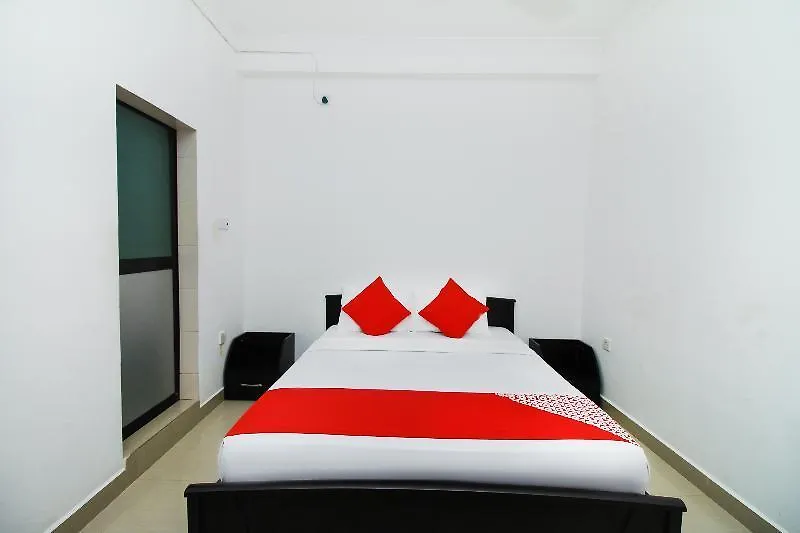 호텔 Oyo 293 Akara Suitesand Apartments 콜롬보
